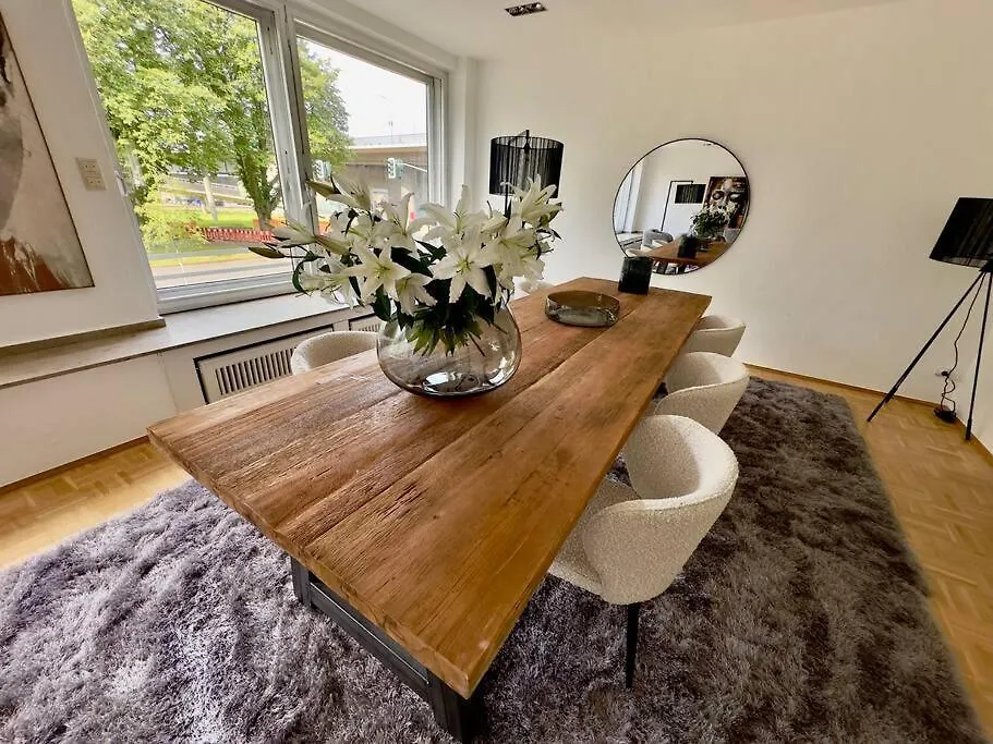 Schoenster Rheinblick Messe Parken Luxus 10 Person デュッセルドルフ 0*,  ドイツ